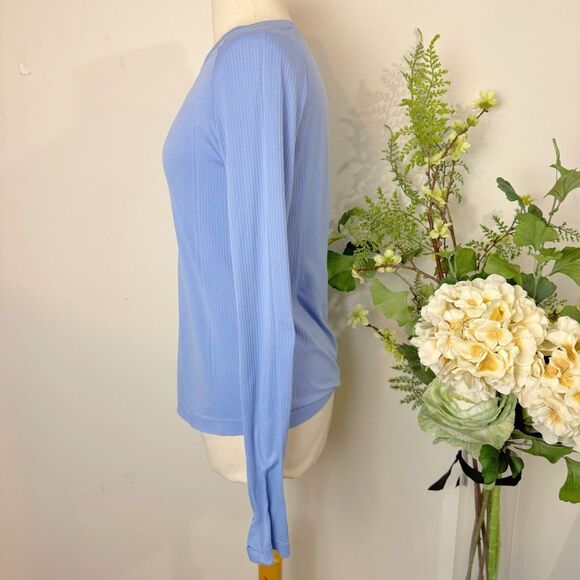OLD NAVY | fluid seamless fitted top | athletic | Medium | periwinkle | long sle - Picture 5 of 9